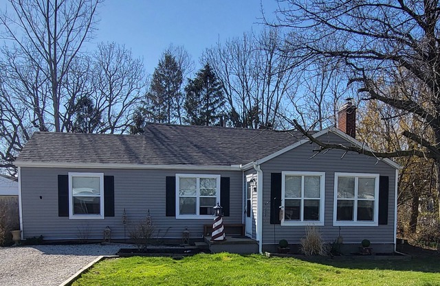 Adorable Lake House in a Quite Neighborhood - Lake access in our subdivision