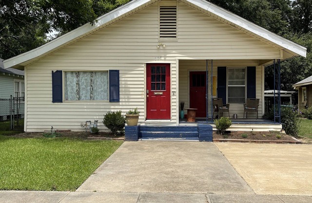 Adorable Monroe Garden District Home