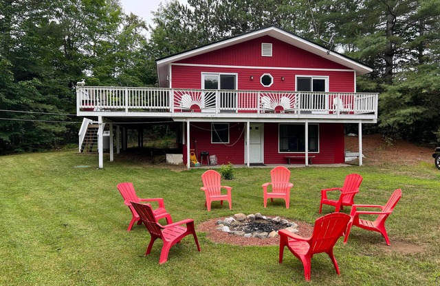 Adorable mountain escape with firepit, wraparound deck, fast WiFi, & gas grill