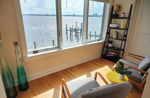 Adorable Riverview