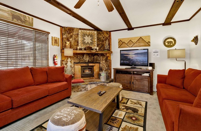 Adorable Sugarloaf Mountain Getaway in Big Bear