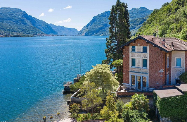 Adorable villa with garden and terrace directly by the lake! Villa Clarissa
