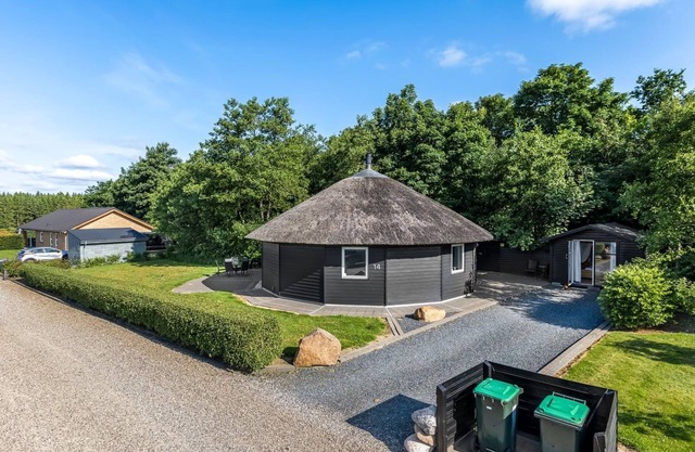 "Adrienne" - 35km from the sea by Interhome