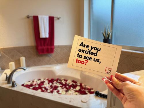 Adult-only Fantasy Suite King Bed Jacuzzi Spa