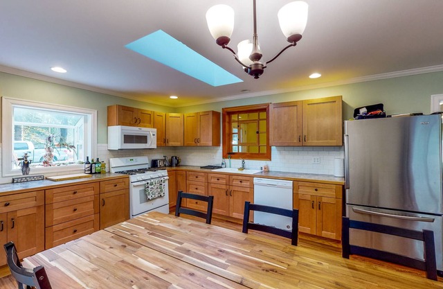 Adventure Base Camp near Mt Baker & North Cascades - Fenced Dog-Friendly Yard