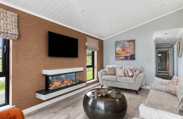 Ael-Y-Bryn - Luxury Lodge, Hot Tub, Pet Friendly
