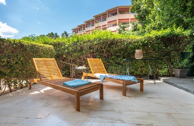 Aether Vouliagmeni apartment