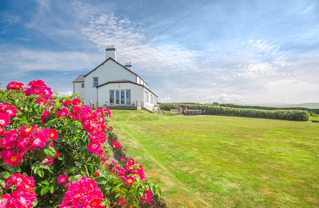 Afallon - Six Bedroom House, Sleeps 14