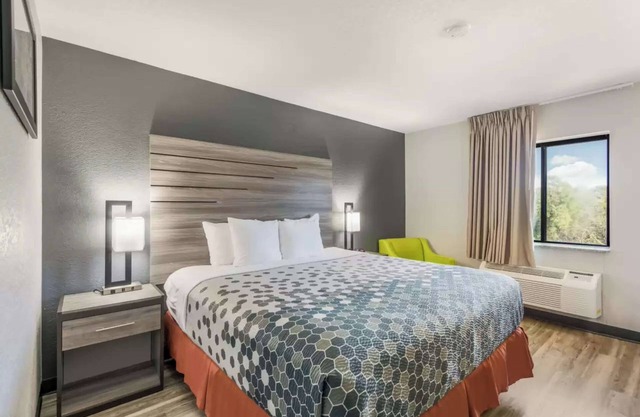 Affordable Couple Room Perfect for Long Term Stay