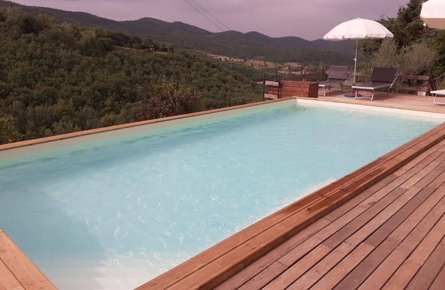 Affordable holiday home with private pool near Cortona