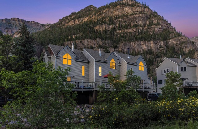 Affordable Riverfront Townhome - Fiber Internet - Near Ouray Hot Springs Pool