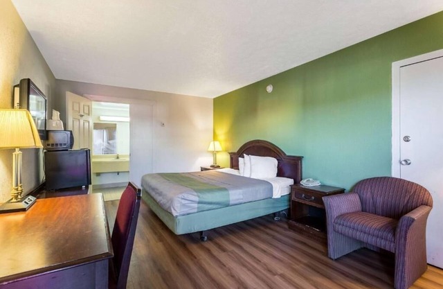 Affordable Room w/Grab-and-Go Breakfast & Excellent Location Off I-95