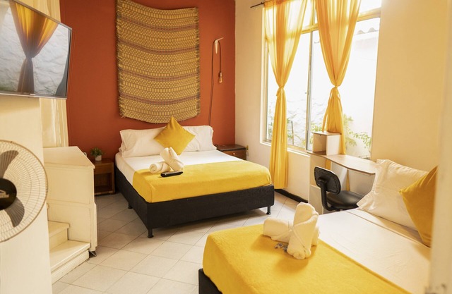 AFRICAHOUSE LA 70-ESTADIO+BREAKFAST OPTION-GROUPS