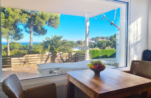 Afrodita: Charming villa with sea views between historical places and beaches