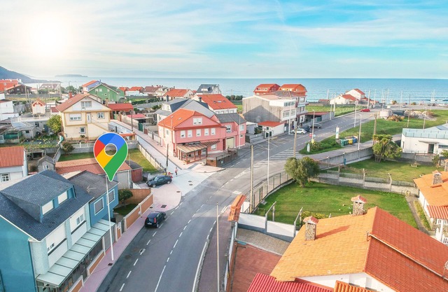 AG Casa Arroaces Razo, 200m from the beach