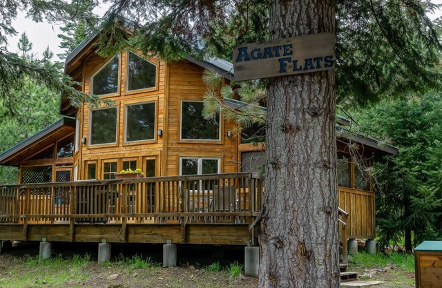 Agate Flats Cabin w/Jacuzzi and Wood Stove at Green Springs Inn