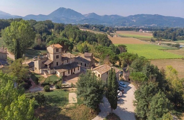 Agriturismo Borgo Pulciano in Montone