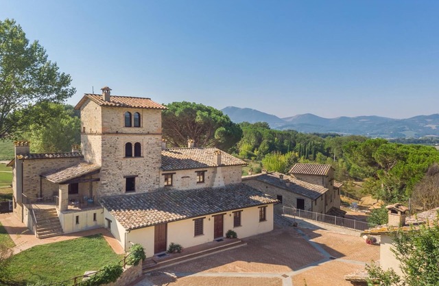 Agriturismo Borgo Pulciano in Montone