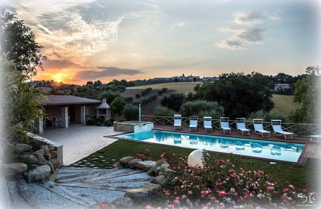 AGRITURISMO IL MELOGRANO: Matthew apartment with pool and beautiful garden