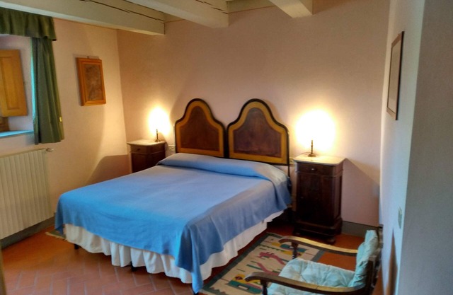 Agriturismo Montereggi - apartment for 2/3 people with garden and swimming pool