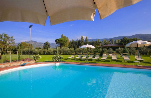 Agriturismo near Cortona with Spacious Garden & Swimming Pool