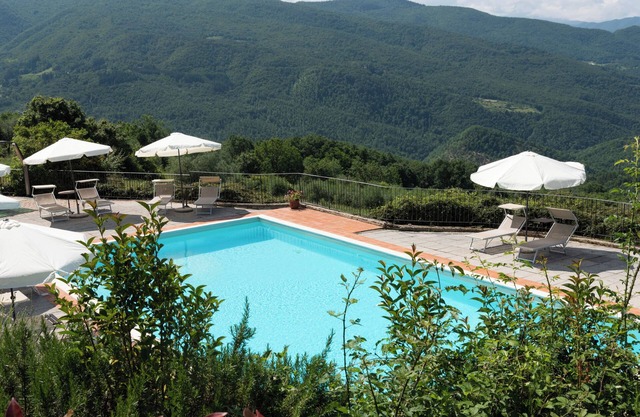 Agriturismo "Universal Harmony - Cinciallegra" with Mountain View, Pool, Terrace & Wi-Fi