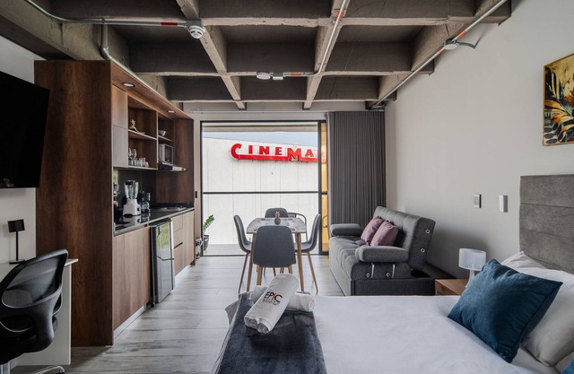 |Ahead| Captivating Loft with Parking and AC