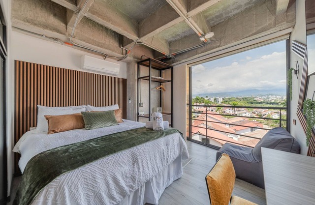 |Ahead| Urban Loft close to airport + Parking