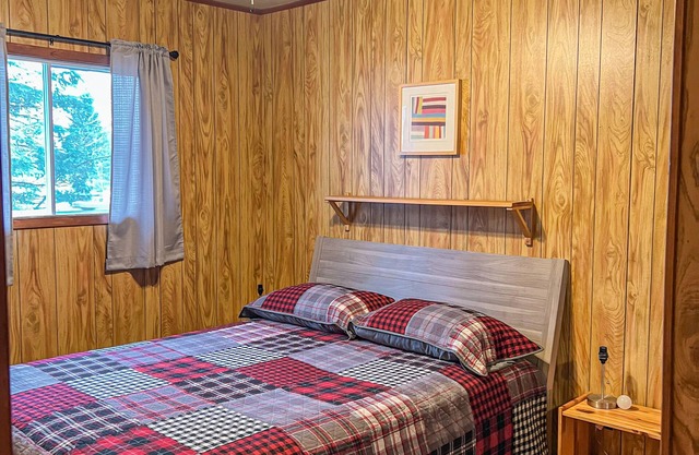 Ahmic Lake Resort's 3-Bedroom Cottage (Red Fox Cottage)