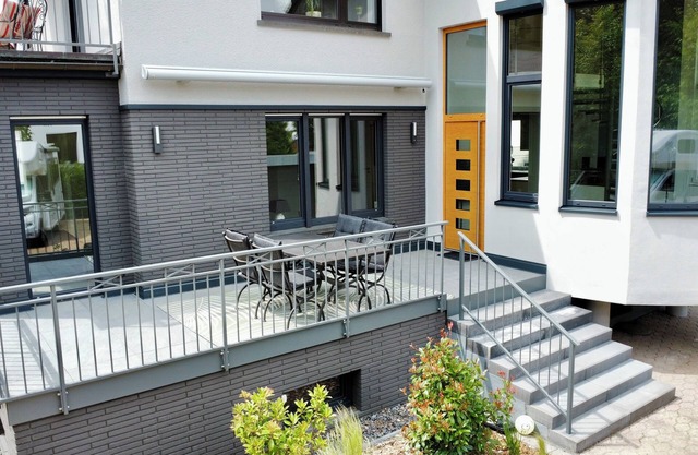 Ahrtraum in Bad Neuenahr with a view of the clock, peace, nature, right next to the park