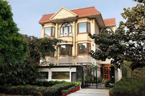 Ahuja Residency Cyber City 