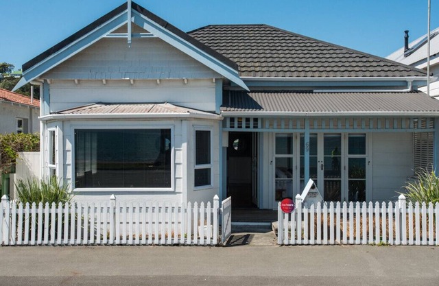 Ahuriri Cottage - Napier Holiday Home