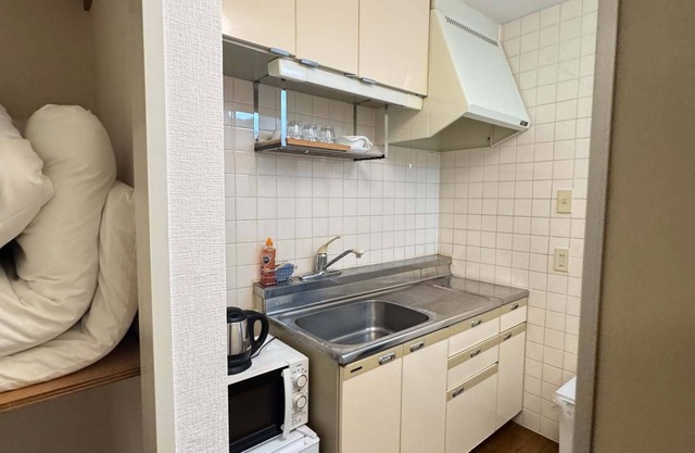 Aiah apartment with AC, WiFi in welcoming Parañaque