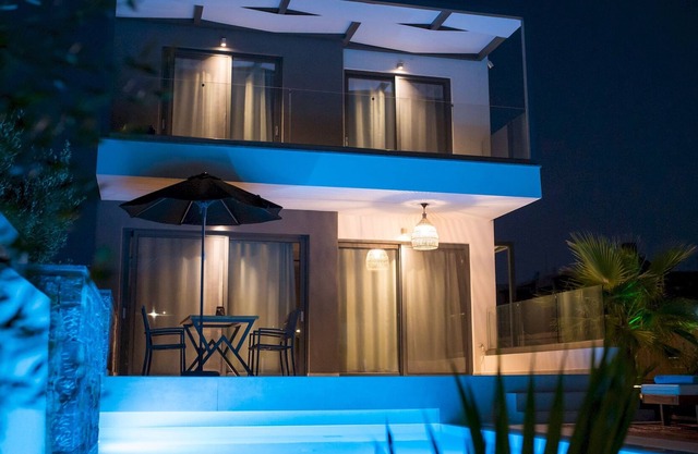 Aida Villa White by Estia