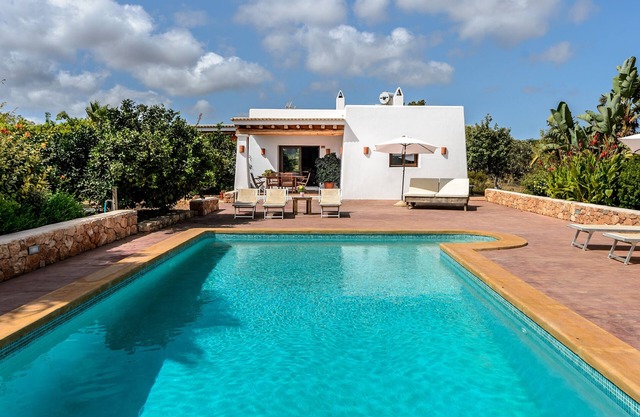 Air-Conditioned Villa with Pool, Garden, Terrace and Wi-Fi; Parking Available