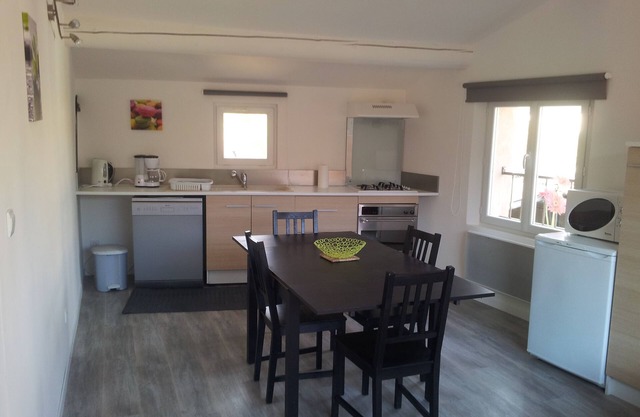 Air-conditioned apartment with terrace in a quiet city center