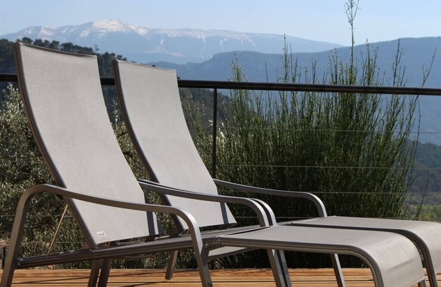 Air-conditioned Villa Ventoux and heated swimming pool in Buis les Baronnies