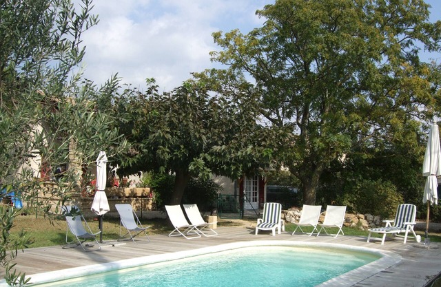 Air-conditioned villa with swimming pool near Pont-du-Gard