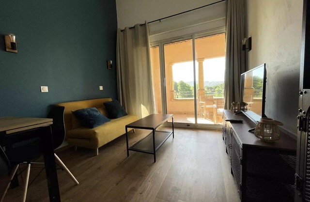 Air-conditioned 2-room apartment for 4 people - Prestige