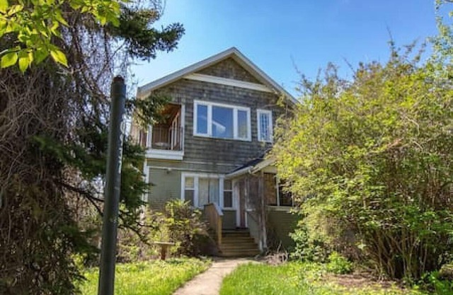Air Conditioned 5-Br/3-Ba | Private Pool & Hot Tub | Pool Table & Home Theatre