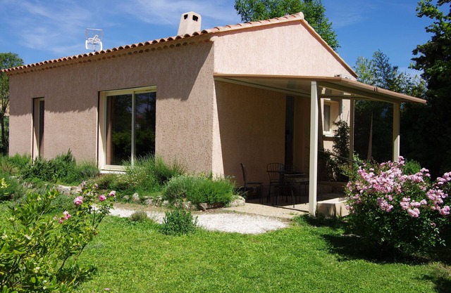 Air-conditioned detached house 60m2 with garden
