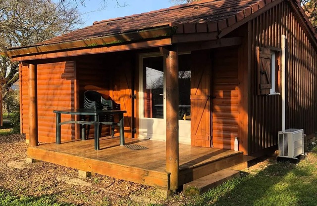Air-conditioned Forest Chalets (30m²) sleeps 4