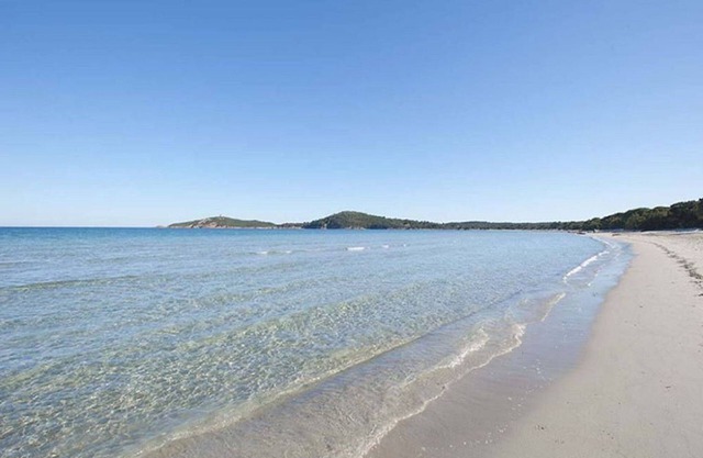 Air-conditioned Chalet U Caseddu, 300m from the beach, with terrace and garden.