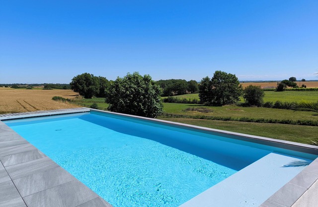 Air-conditioned house overlooking the Pyrenees with heated pool and covered spa