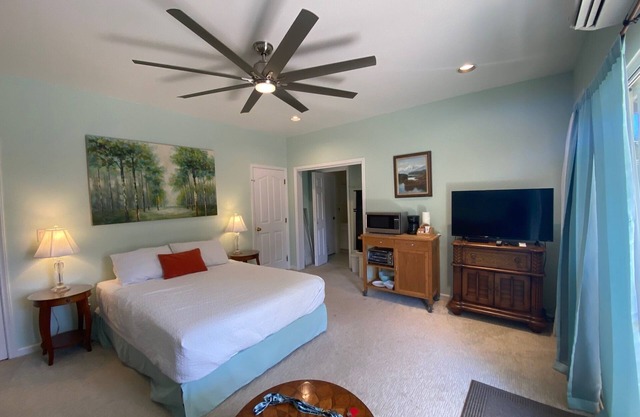 Air conditioned, Resort Location. Short Walks To Beaches & Restaurants