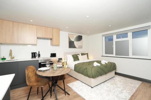 Air Conditioning, Studio in North London, Easy Transport