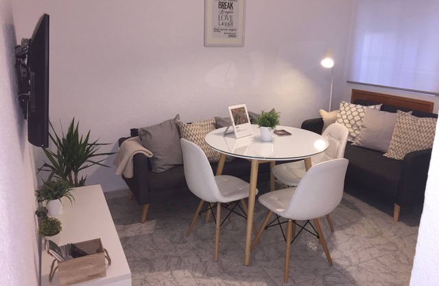 Air conditioning, Wifi, close to the mosque and cathedral
