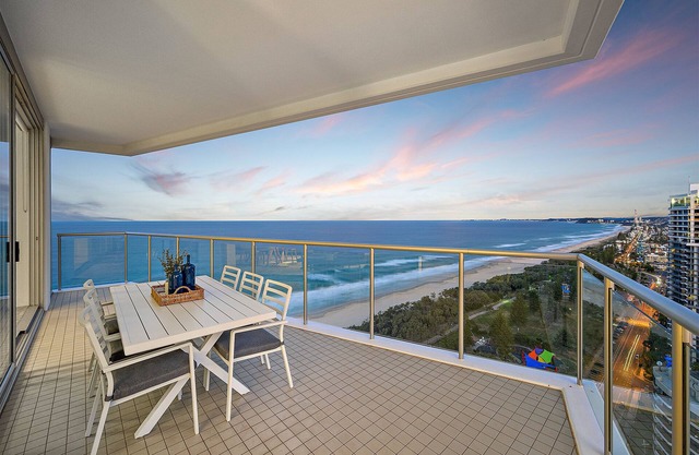 Air On Broadbeach Level 22 Beachfront VIEWS!