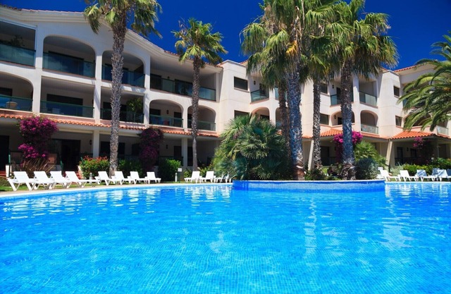 AirCon Apartment Family Complex on the Beachfront · UHC COSTA LINDA