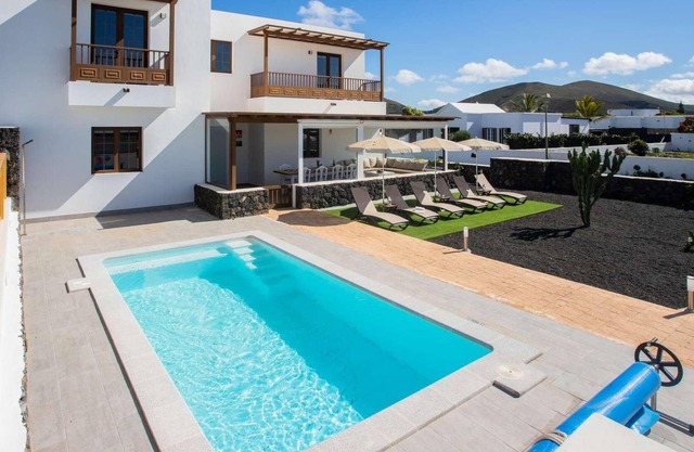 Aircon, Wi-Fi, Smart TV, Private pool